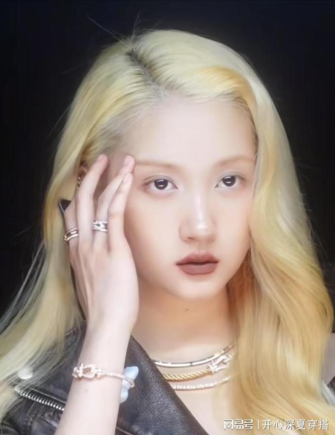柏林影后都跪了的造型却被大妈们嫌弃？电子pg游戏金发魔女关晓彤七度漂发！(图4)