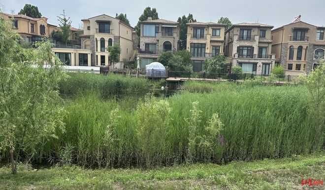 高兴不起来？北京一小区的新旧物业“拉锯战”pg电子网站一个门岗两家保安抢着守业主为何(图6)